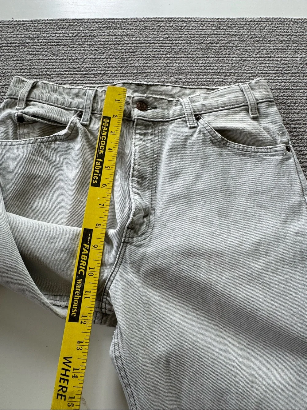 Vintage Orange Tab Levi’s 550 Relaxed Fit Tapered Gray Wash Denim Jeans 33 x 32